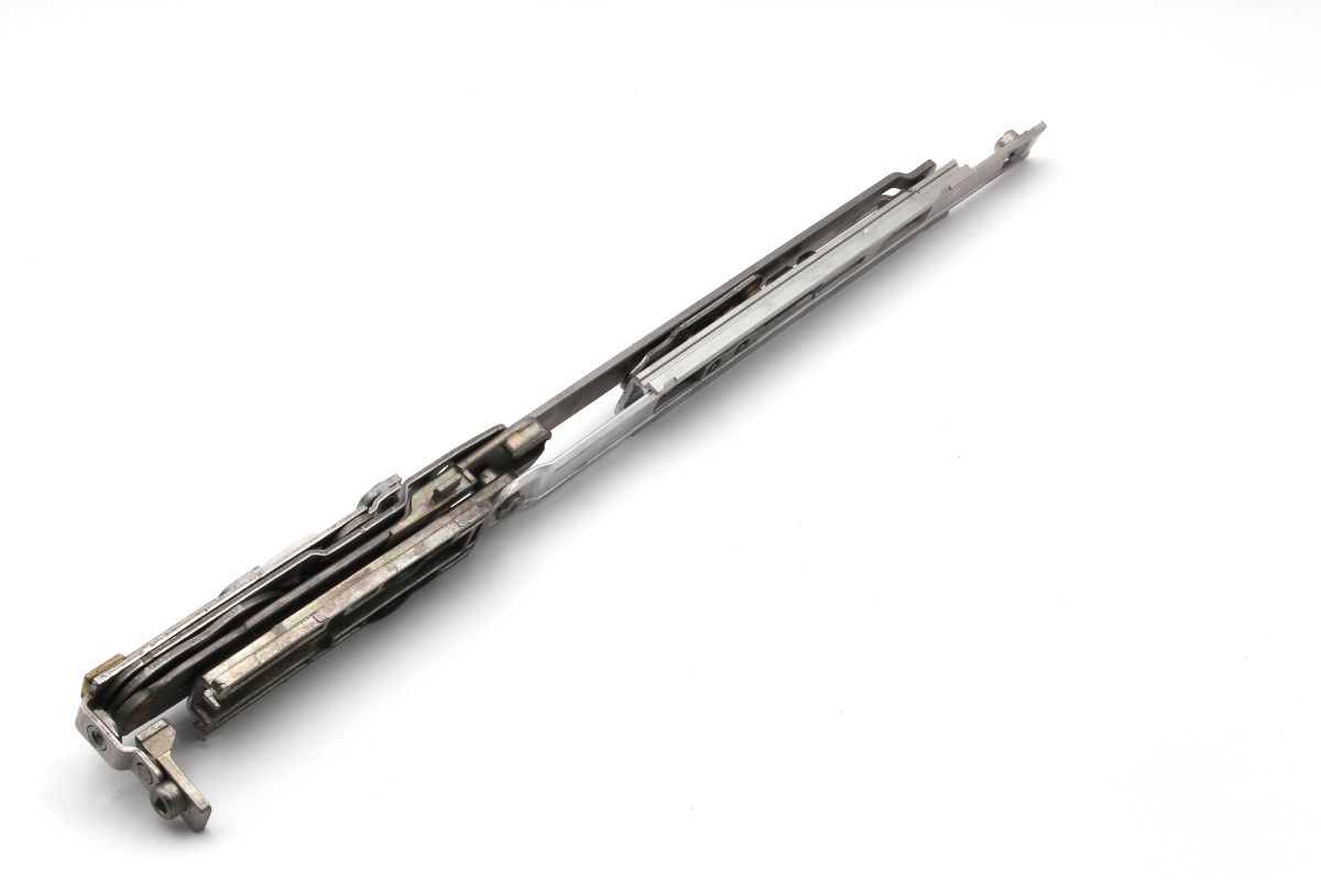 Schueco-Kipp-vor-Dreh-Schere-275157-01 Schüco 275157 / 275159 Kipp-vor-Dreh-Schere 400 mm 130 kg AvanTec, DIN links (Vorgängerartikel 243157 / 243159)