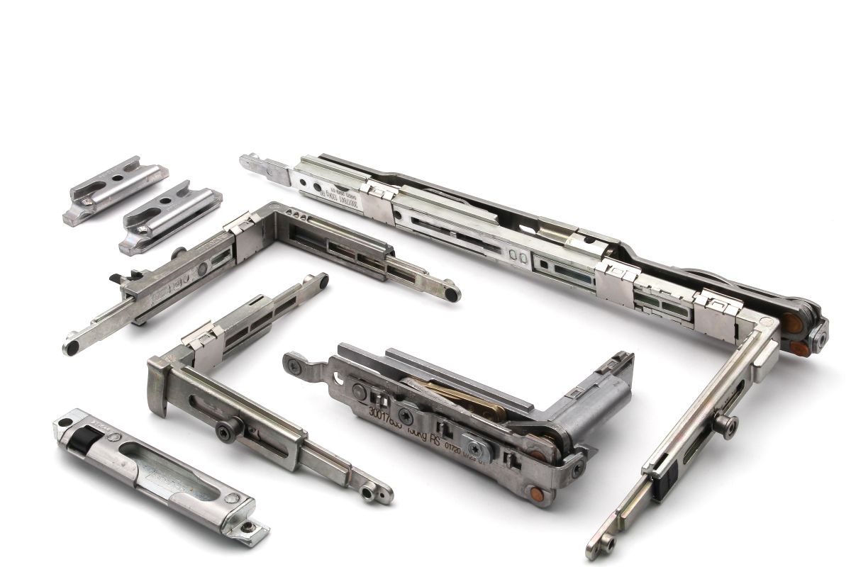 Schueco-Dreh-Kipp-Grundbeschlag-komplett-277002-01 Schüco 277002 Dreh-Kipp Grundbeschlag komplett 300 mm 130 kg AvanTec SimplySmart, DIN rechts