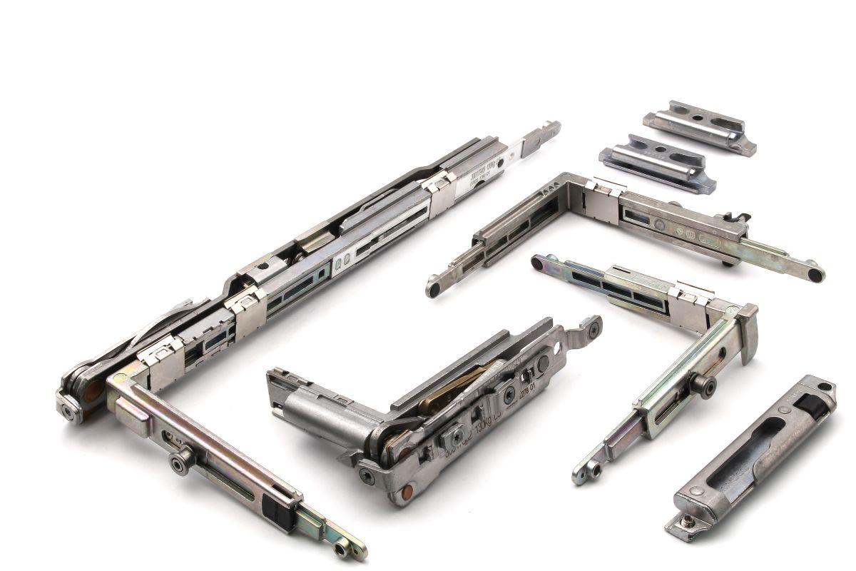 Schueco-Kipp-vor-Dreh-Grundbeschlag-komplett-277145-01 Schüco 277145 Kipp-vor-Dreh Grundbeschlag komplett 300 mm 130 kg AvanTec SimplySmart, DIN links
